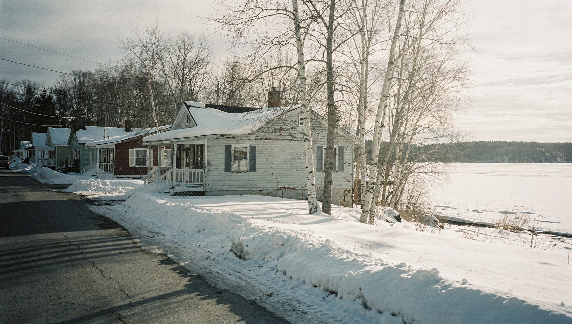 A residential street in Derry, NH in winter.